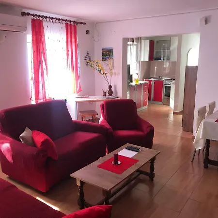 Apartment In Family House Linda *