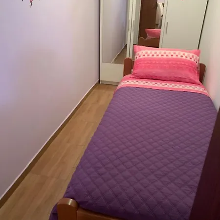 Apartament In Family House Linda *