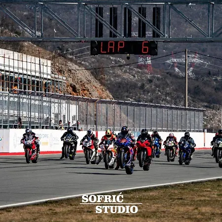 Apartman In Family House Linda *